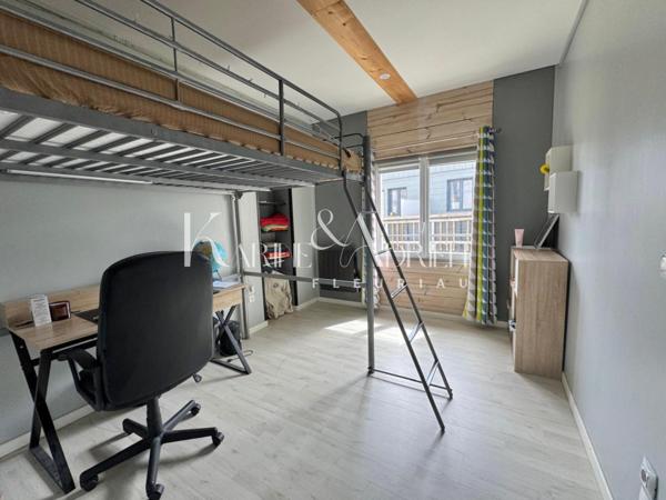 Maison de ville avec cour, terrasse et 2 studios