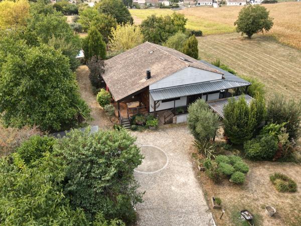 Jonzac (17500) Maison de 2011 d'une superficie de 151 m² habitable