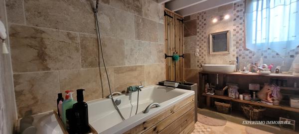 Jonzac (17500) Maison de 2011 d'une superficie de 151 m² habitable