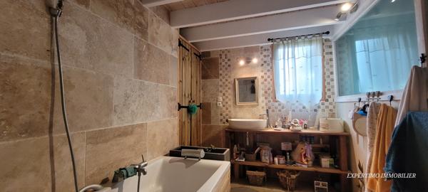 Jonzac (17500) Maison de 2011 d'une superficie de 151 m² habitable