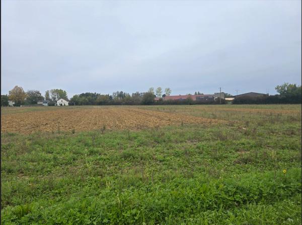 Terrain à vendre de 450,00 m² BLETTERANS (39)