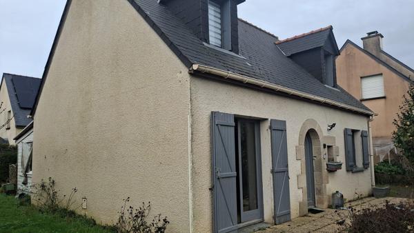 Maison traditionnelle non mitoyenne - proche du bourg (5min à pied)  et de la gare (2H40 de Paris en TGV)
