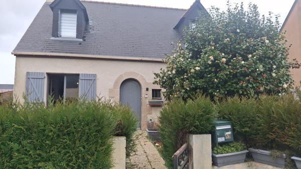 Maison traditionnelle non mitoyenne - proche du bourg (5min à pied)  et de la gare (2H40 de Paris en TGV)