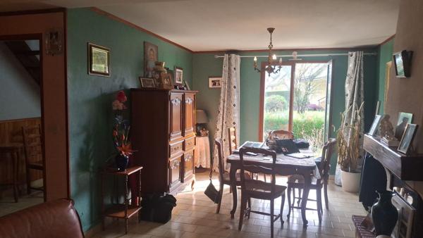 Maison traditionnelle non mitoyenne - proche du bourg (5min à pied)  et de la gare (2H40 de Paris en TGV)