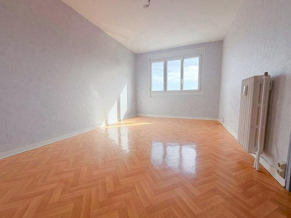 Appartement Angers 2 pièces 38.85 m2, stationnement, cave