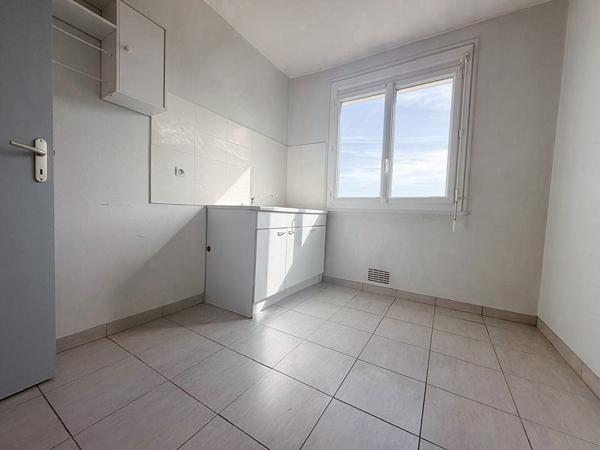 Appartement Angers 2 pièces 38.85 m2, stationnement, cave