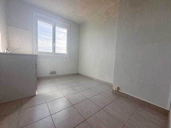 Appartement Angers 2 pièces 38.85 m2, stationnement, cave
