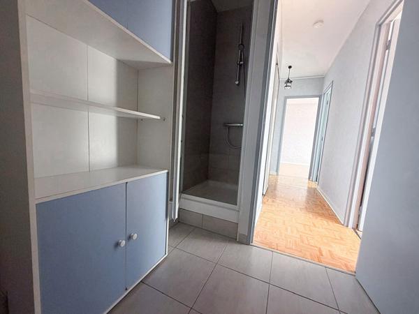 Appartement Angers 2 pièces 38.85 m2, stationnement, cave