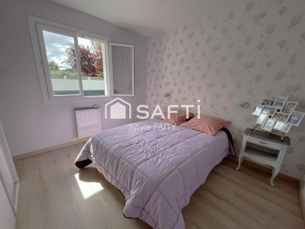 Maison T5 de plain pied - 3 chambres -1 bureau - 1 dépendance