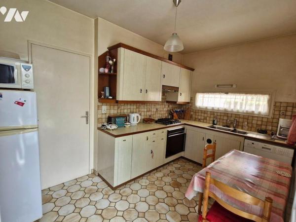 Votre office notarial vous propose à la vente cette maison d'habitation construite en 1970 d'en...