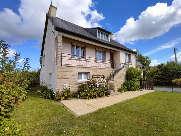 A VENDRE : Maison Néo Bretonne sur sous-sol, 3 chambres avec terrain et 2 garages- LAMBALLE ARMOR - LA POTERIE