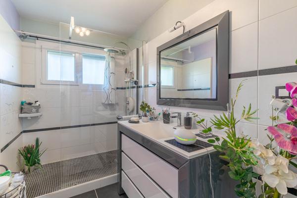 33310 LORMONT - Maison 5 pièces de 106m2 avec garage et piscine à vendre