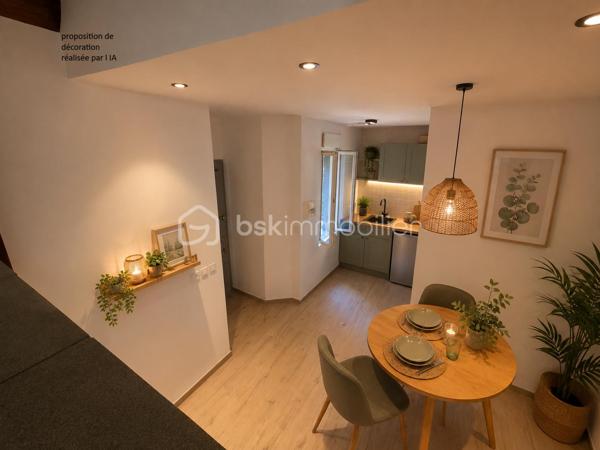 Au cœur du quartier prisé des Halles à Sète, découvrez ce charmant studio de 19 m², agrémenté d’une mezzanine, situé au 2ème étage d’une petite copropriété.

Entièrement rénové, cet appartement offre un cadre de vie agréable et fonctionnel, idéal pour profiter de l’authenticité de Sète. Son emplacement privilégié, à proximité immédiate des Halles, des commerces, des restaurants et de toutes les commodités, vous permettra de vivre pleinement l’ambiance chaleureuse et animée de ce quartier emblématique.
À quelques pas des quais, du centre-ville et des plaisirs de la vie sétoise, ce bien constitue une belle opportunité pour un investissement locatif ou un pied-à-terre au bord de la Méditerranée.

Son agencement avec mezzanine et sa rénovation en font un appartement plein de charme, parfait pour ceux qui souhaitent profiter de Sète à pied, tout en bénéficiant d’un emplacement recherché.

Une belle adresse pour un projet immobilier dans l’une des villes les plus authentiques du littoral méditerranéen.

À découvrir sans tarder !