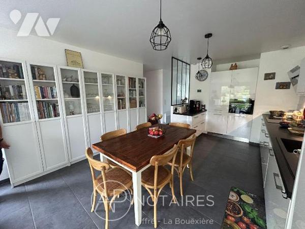 Liffré - Maison de plain-pied de 2018, 3 chambres et joli jardin arboré

À proximité immédiat...