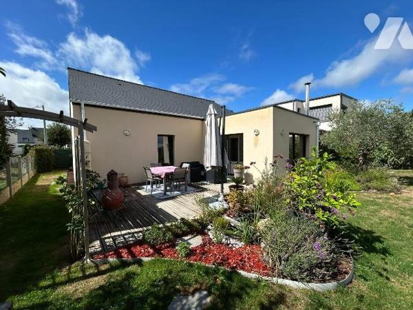 Liffré - Maison de plain-pied de 2018, 3 chambres et joli jardin arboré

À proximité immédiat...