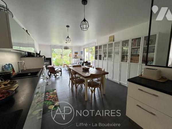 Liffré - Maison de plain-pied de 2018, 3 chambres et joli jardin arboré

À proximité immédiat...