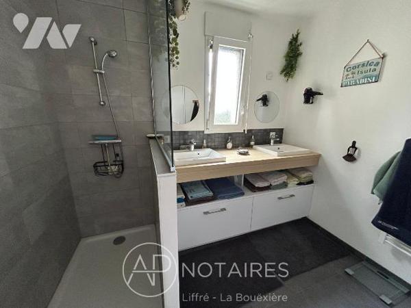 Liffré - Maison de plain-pied de 2018, 3 chambres et joli jardin arboré

À proximité immédiat...