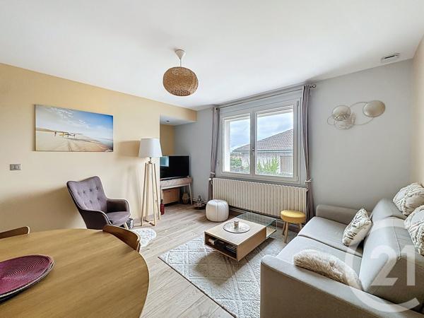 Appartement F3 à vendre  3 pièces - 81,98 m2 VILLARS LES DOMBES - 01