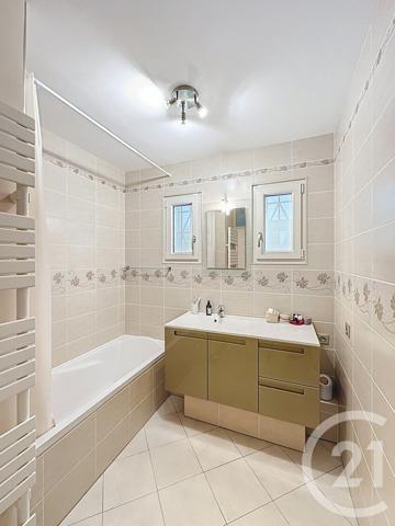 Appartement F3 à vendre  3 pièces - 81,98 m2 VILLARS LES DOMBES - 01