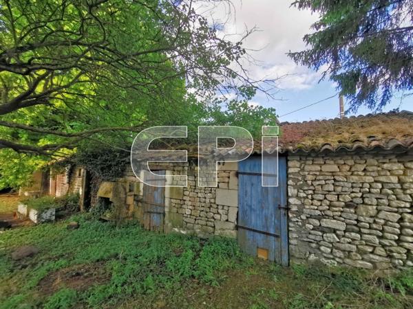 Jaulnay Maison ancienne Ajouter à ma sélection Référence : 8074