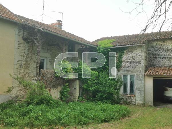 Jaulnay Maison ancienne Ajouter à ma sélection Référence : 8074