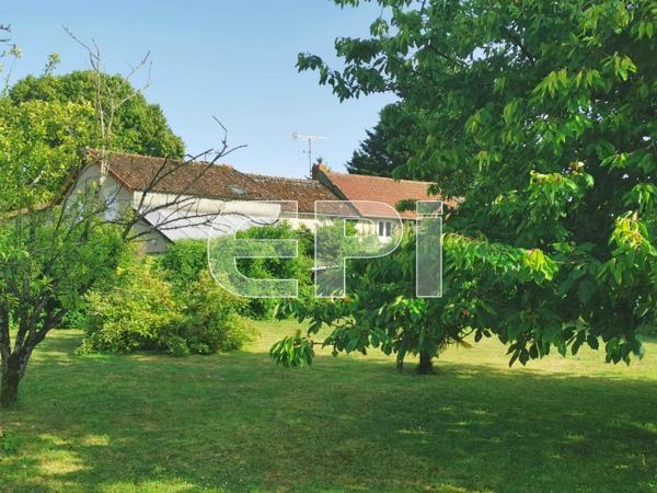 Jaulnay Maison ancienne Ajouter à ma sélection Référence : 8074