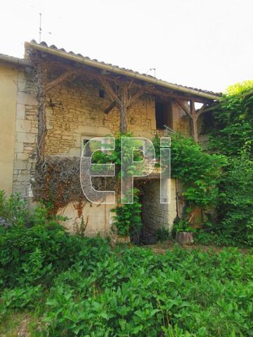 Jaulnay Maison ancienne Ajouter à ma sélection Référence : 8074