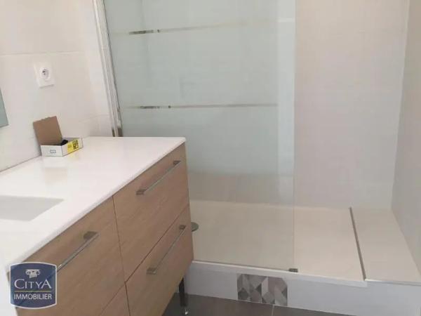 Appartement à louer 3 pièces 65.22m² Vaulx-en-Velin (69120)