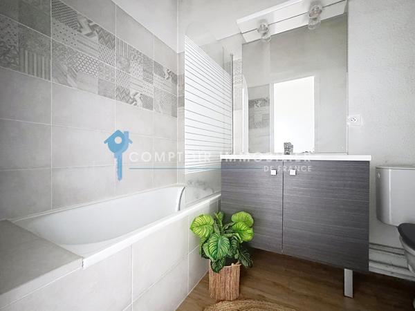 Studio
                                                                                                                                                                                                                                                                                                                        1 pièce(s)                                                                                                                                                                                                                                                                                                                              25  m²