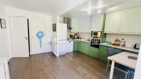Maison
                                                                                                                                                                                                                                                                                                                        7 pièce(s)                                                                                                                                                                                                          5 chambre(s)                                                                                                                                                                                                          180  m²