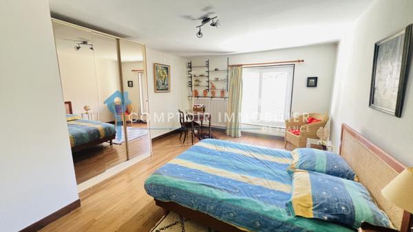 Maison
                                                                                                                                                                                                                                                                                                                        7 pièce(s)                                                                                                                                                                                                          5 chambre(s)                                                                                                                                                                                                          180  m²