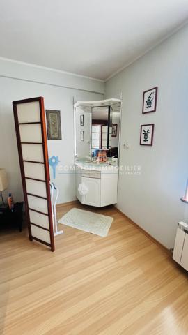 Maison
                                                                                                                                                                                                                                                                                                                        7 pièce(s)                                                                                                                                                                                                          5 chambre(s)                                                                                                                                                                                                          180  m²