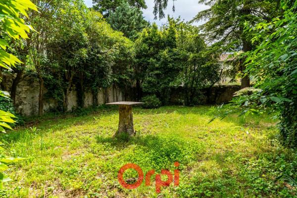 Maison à vendre    4 pièces •  Villeneuve-de-Berg