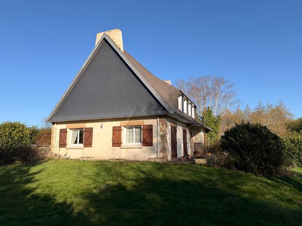 A VENDRE MAISON 4 chambres SORTIE QUIMPER route de PLOGONNEC 2432M2