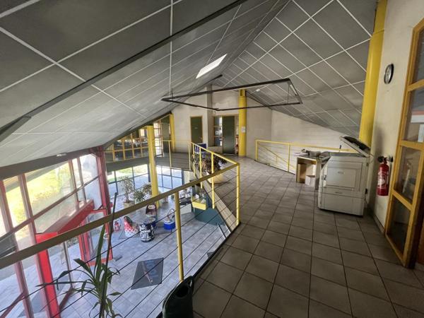 Local professionnel avec visibilité exceptionnelle + option surface supplémentaire – Rond-point de la Gineste, Rodez