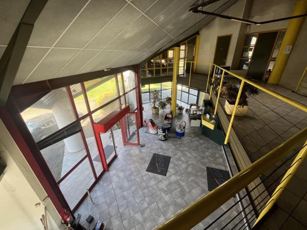 Local professionnel avec visibilité exceptionnelle + option surface supplémentaire – Rond-point de la Gineste, Rodez