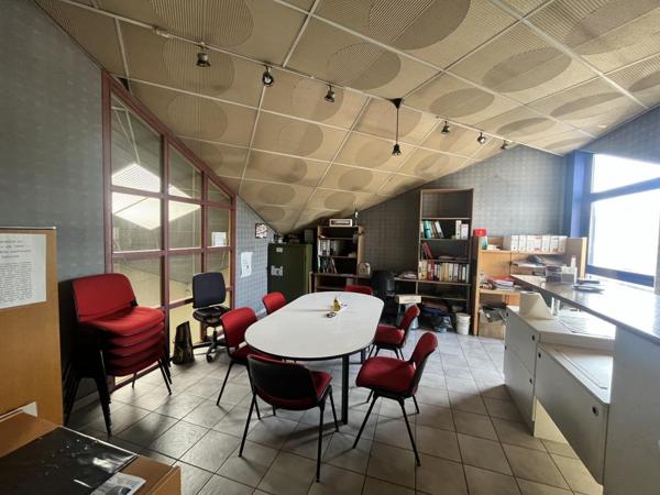 Local professionnel avec visibilité exceptionnelle + option surface supplémentaire – Rond-point de la Gineste, Rodez