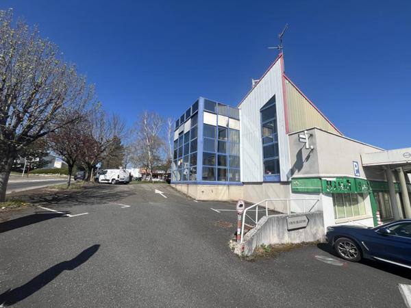Local professionnel avec visibilité exceptionnelle + option surface supplémentaire – Rond-point de la Gineste, Rodez