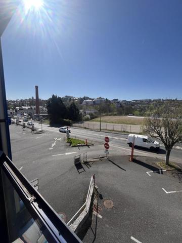 Local professionnel avec visibilité exceptionnelle + option surface supplémentaire – Rond-point de la Gineste, Rodez