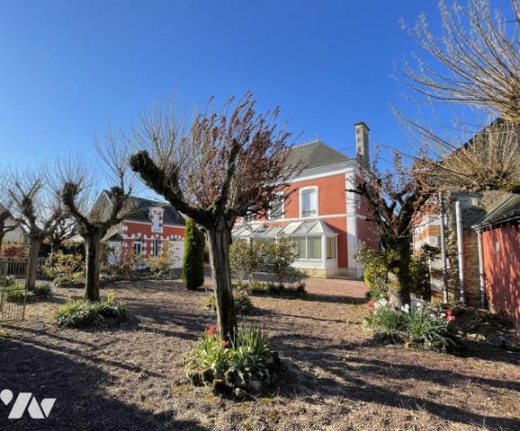 MAISON de Maitre de centre bourg, de 155m² avec DEPENDANCES sur MAROLLES LES BRAULTS