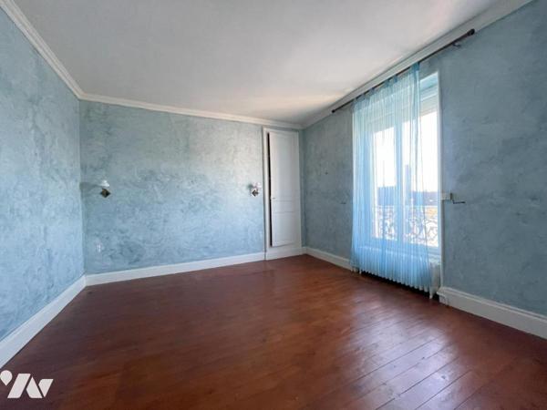 MAISON de Maitre de centre bourg, de 155m² avec DEPENDANCES sur MAROLLES LES BRAULTS