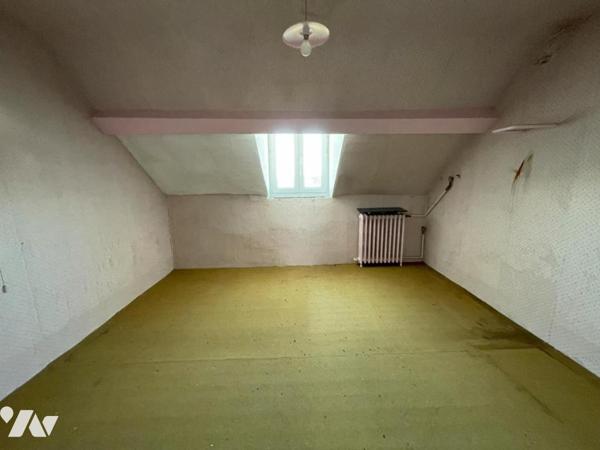 MAISON de Maitre de centre bourg, de 155m² avec DEPENDANCES sur MAROLLES LES BRAULTS