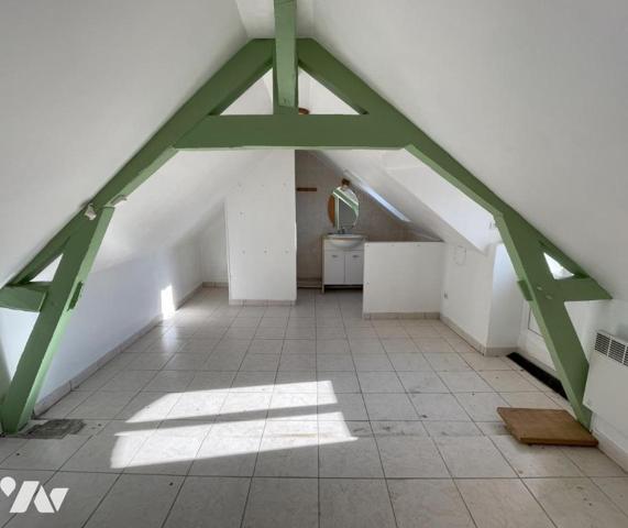 MAISON de Maitre de centre bourg, de 155m² avec DEPENDANCES sur MAROLLES LES BRAULTS