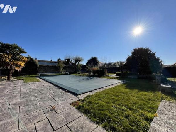 MAISON de Maitre de centre bourg, de 155m² avec DEPENDANCES sur MAROLLES LES BRAULTS