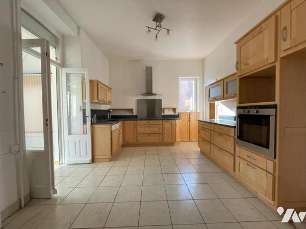 MAISON de Maitre de centre bourg, de 155m² avec DEPENDANCES sur MAROLLES LES BRAULTS