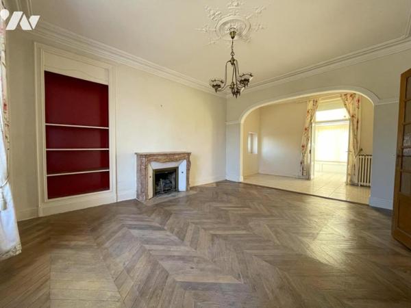 MAISON de Maitre de centre bourg, de 155m² avec DEPENDANCES sur MAROLLES LES BRAULTS