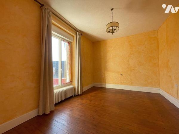 MAISON de Maitre de centre bourg, de 155m² avec DEPENDANCES sur MAROLLES LES BRAULTS