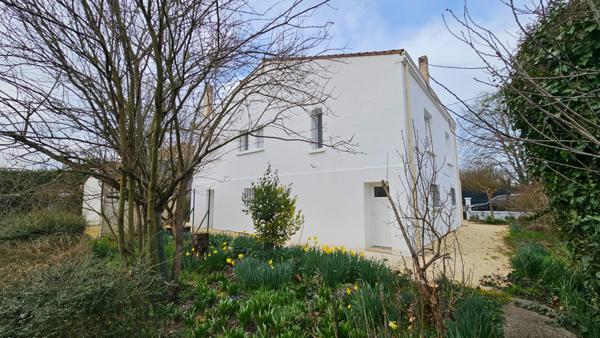 ROCHEFORT MAISON DE 140m² ENTIEREMENT RÉNOVÉE