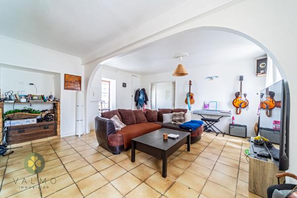 Maison
                                                                                                                                                                                                                                                                                                                        6 pièce(s)                                                                                                                                                                                                          4 chambre(s)                                                                                                                                                                                                          160  m²