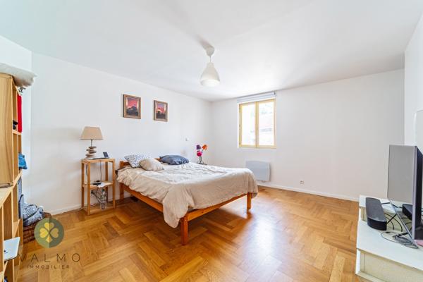 Maison
                                                                                                                                                                                                                                                                                                                        6 pièce(s)                                                                                                                                                                                                          4 chambre(s)                                                                                                                                                                                                          160  m²
